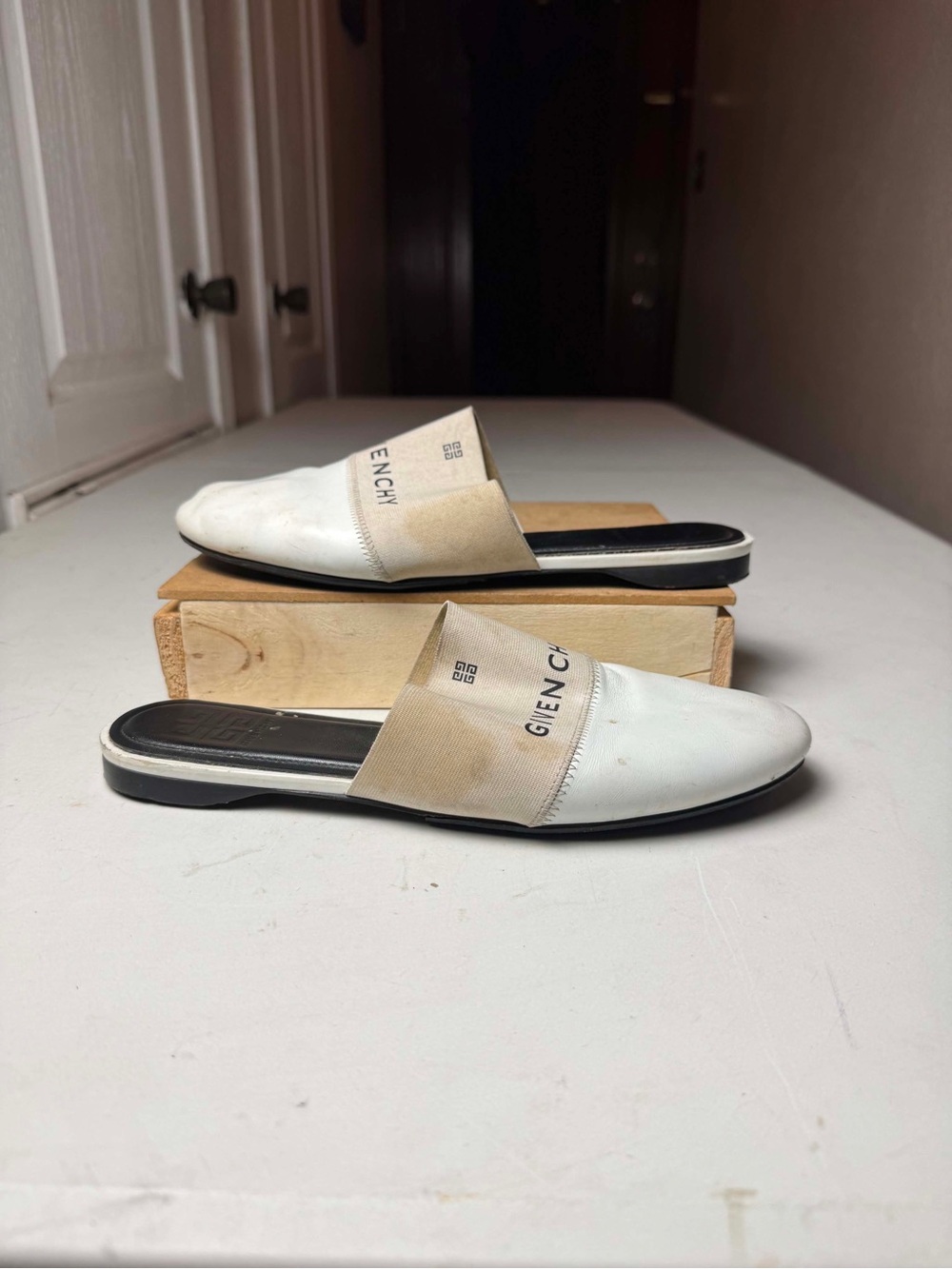 Dirty Givenchy Bedford White Leather Slip On Flat Mule Slipper EU Sz 39 / US 9